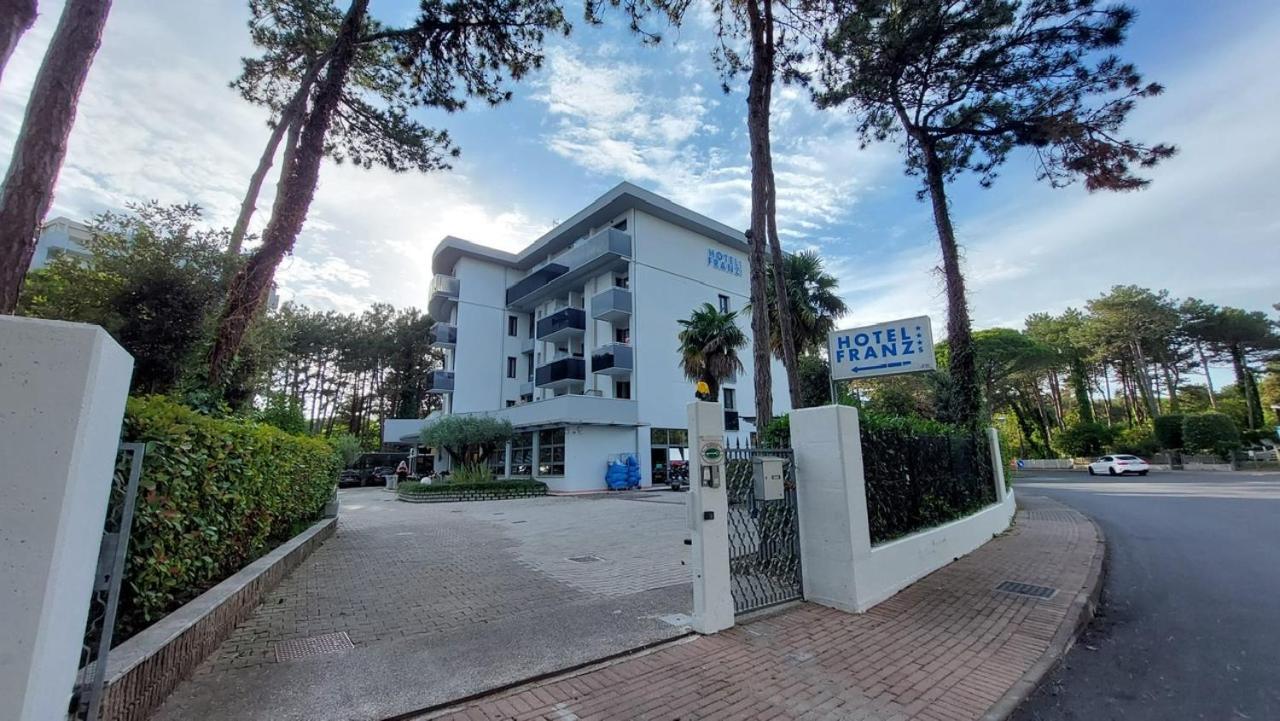 Hotel Franz Бибионе Экстерьер фото