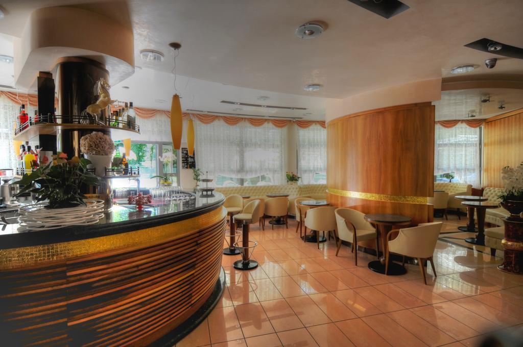 Hotel Franz Бибионе Экстерьер фото